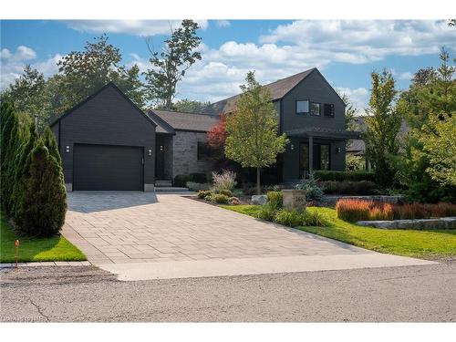 566 Lansdowne Avenue, Niagara-On-The-Lake, ON - Outdoor With Facade