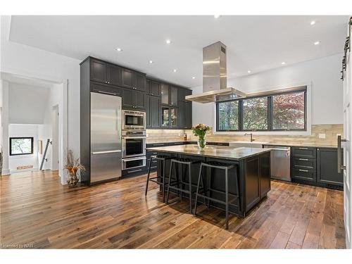 566 Lansdowne Avenue, Niagara-On-The-Lake, ON - Indoor Photo Showing Kitchen With Upgraded Kitchen