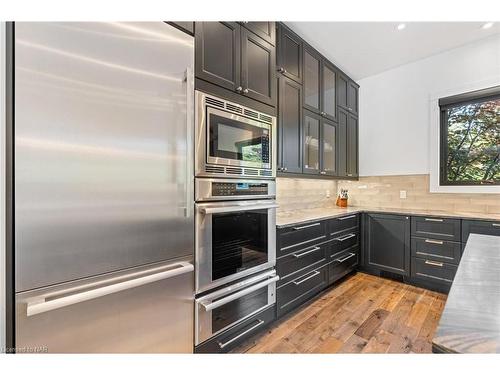 566 Lansdowne Avenue, Niagara-On-The-Lake, ON - Indoor Photo Showing Kitchen With Upgraded Kitchen