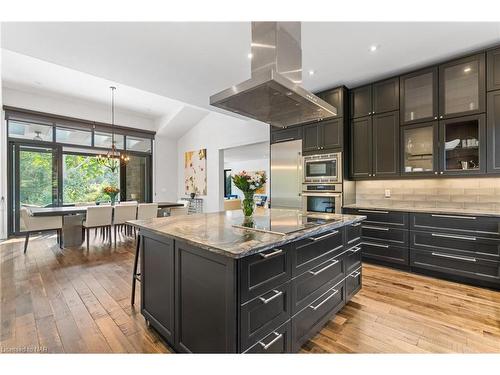 566 Lansdowne Avenue, Niagara-On-The-Lake, ON - Indoor Photo Showing Kitchen With Upgraded Kitchen