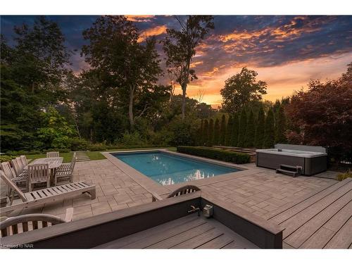 566 Lansdowne Avenue, Niagara-On-The-Lake, ON - Outdoor With In Ground Pool With Deck Patio Veranda