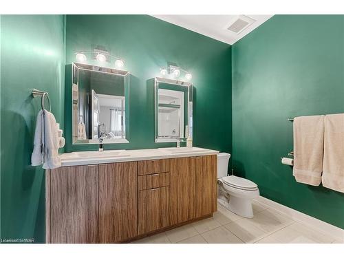 11 Campbell Street, Thorold, ON - Indoor Photo Showing Bathroom