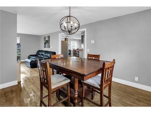 2503 Coral Avenue, Stevensville, ON - Indoor Photo Showing Dining Room