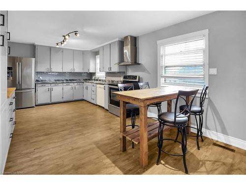 2503 Coral Avenue, Stevensville, ON - Indoor Photo Showing Kitchen