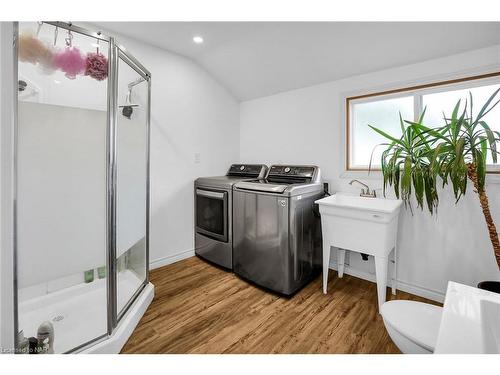 2503 Coral Avenue, Stevensville, ON - Indoor Photo Showing Laundry Room