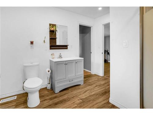 2503 Coral Avenue, Stevensville, ON - Indoor Photo Showing Bathroom