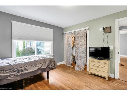 2503 Coral Avenue, Stevensville, ON - Indoor Photo Showing Bedroom