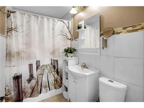 2503 Coral Avenue, Stevensville, ON - Indoor Photo Showing Bathroom