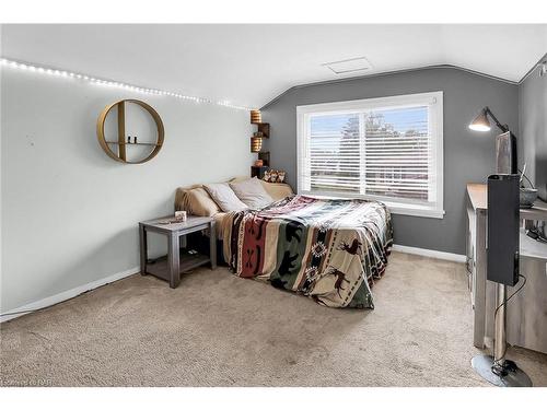 2503 Coral Avenue, Stevensville, ON - Indoor Photo Showing Bedroom