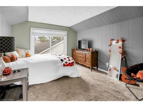 2503 Coral Avenue, Stevensville, ON - Indoor Photo Showing Bedroom