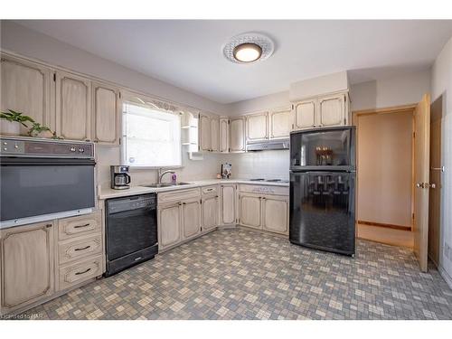 3 Grove Avenue, St. Catharines, ON - Indoor Photo Showing Kitchen With Double Sink