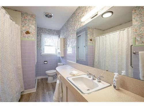 3 Grove Avenue, St. Catharines, ON - Indoor Photo Showing Bathroom