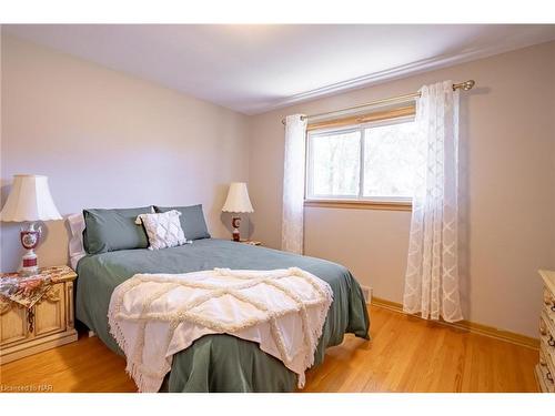 3 Grove Avenue, St. Catharines, ON - Indoor Photo Showing Bedroom