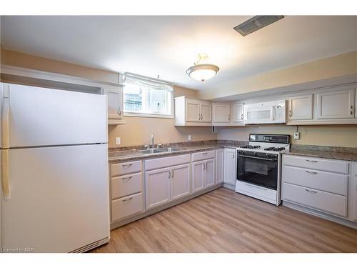 3 Grove Avenue, St. Catharines, ON - Indoor Photo Showing Kitchen With Double Sink