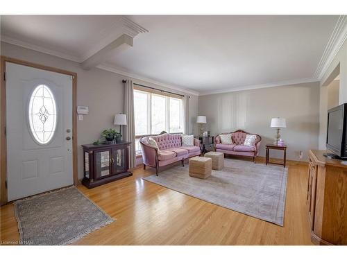 3 Grove Avenue, St. Catharines, ON - Indoor Photo Showing Living Room