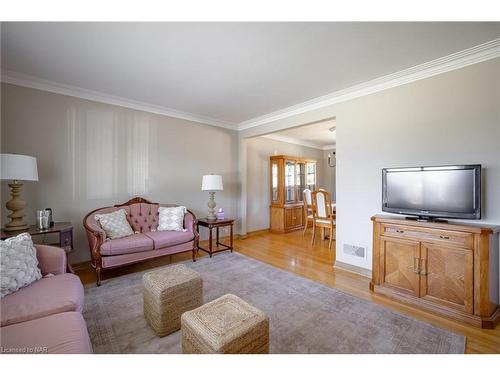 3 Grove Avenue, St. Catharines, ON - Indoor Photo Showing Living Room