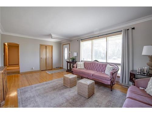 3 Grove Avenue, St. Catharines, ON - Indoor Photo Showing Living Room