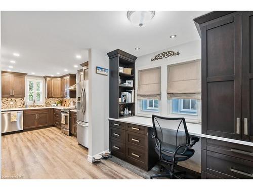 10562 Lakeshore Road W, Port Colborne, ON - Indoor Photo Showing Kitchen