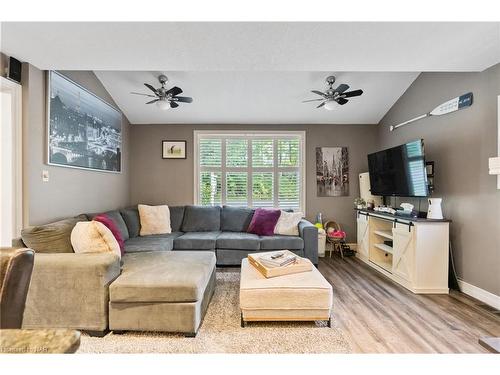 10562 Lakeshore Road W, Port Colborne, ON - Indoor Photo Showing Living Room