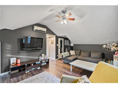 10562 Lakeshore Road W, Port Colborne, ON - Indoor Photo Showing Living Room