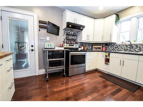 63 Elgin Street E, Welland, ON - Indoor Photo Showing Kitchen