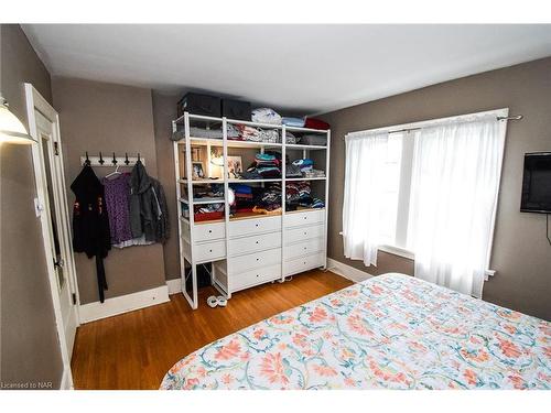 63 Elgin Street E, Welland, ON - Indoor Photo Showing Bedroom