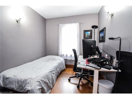 63 Elgin Street E, Welland, ON - Indoor Photo Showing Bedroom