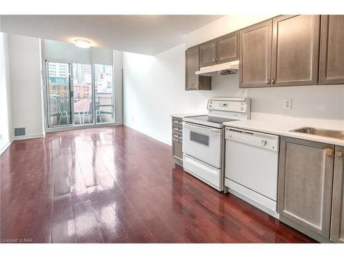 506-77 Lombard Street, Toronto, ON - Indoor Photo Showing Kitchen