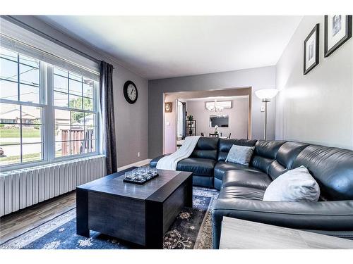 5396 Alexander Crescent, Niagara Falls, ON - Indoor Photo Showing Living Room