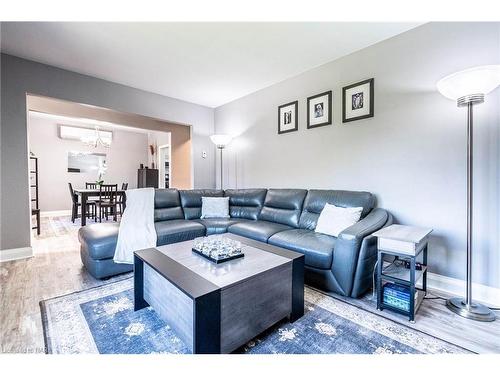 5396 Alexander Crescent, Niagara Falls, ON - Indoor Photo Showing Living Room