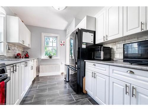 5396 Alexander Crescent, Niagara Falls, ON - Indoor Photo Showing Kitchen