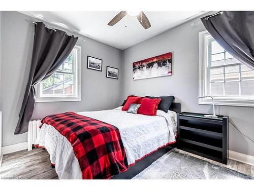 5396 Alexander Crescent, Niagara Falls, ON - Indoor Photo Showing Bedroom