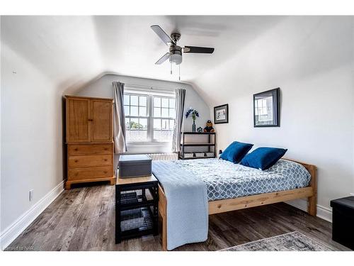 5396 Alexander Crescent, Niagara Falls, ON - Indoor Photo Showing Bedroom