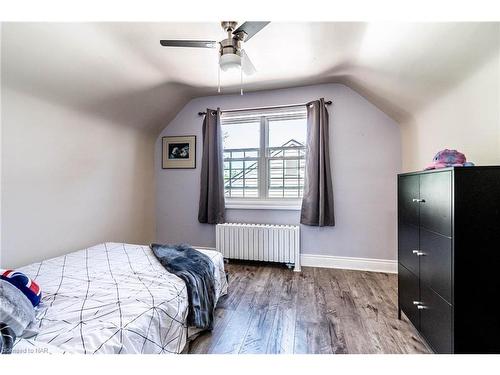 5396 Alexander Crescent, Niagara Falls, ON - Indoor Photo Showing Bedroom