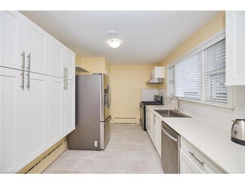 118 Rosemount Avenue, Port Colborne, ON - Indoor Photo Showing Kitchen