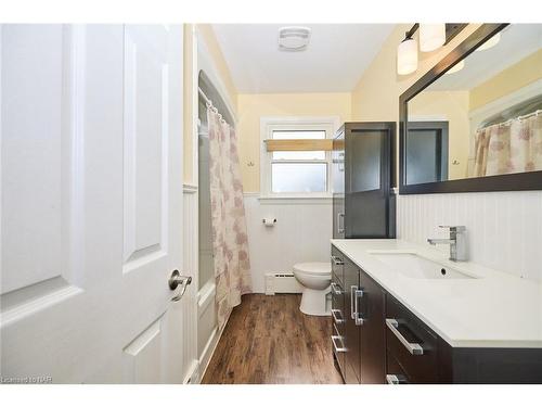 118 Rosemount Avenue, Port Colborne, ON - Indoor Photo Showing Bathroom