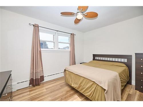 118 Rosemount Avenue, Port Colborne, ON - Indoor Photo Showing Bedroom