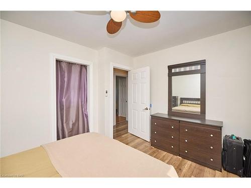 118 Rosemount Avenue, Port Colborne, ON - Indoor Photo Showing Bedroom