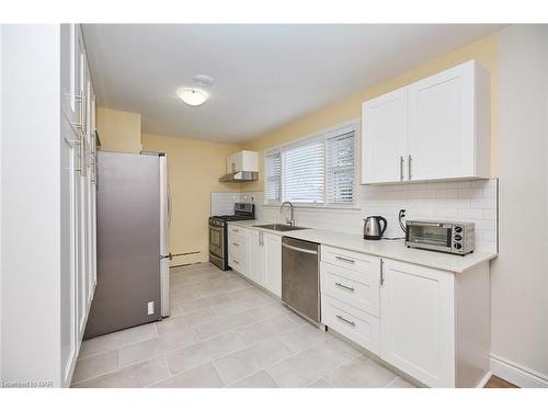 118 Rosemount Avenue, Port Colborne, ON - Indoor Photo Showing Kitchen