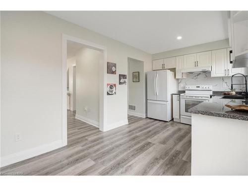 125 Dunlop Court, Brampton, ON - Indoor Photo Showing Kitchen With Double Sink