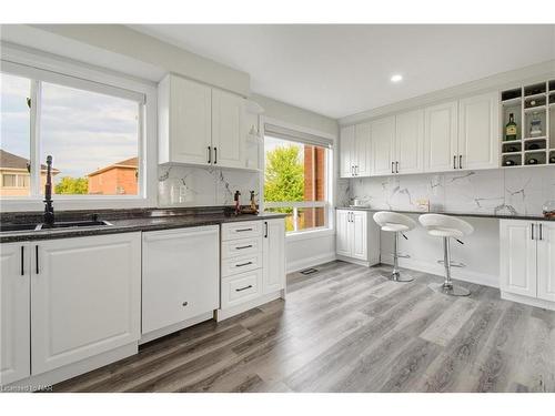 125 Dunlop Court, Brampton, ON - Indoor Photo Showing Kitchen