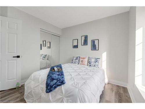 125 Dunlop Court, Brampton, ON - Indoor Photo Showing Bedroom