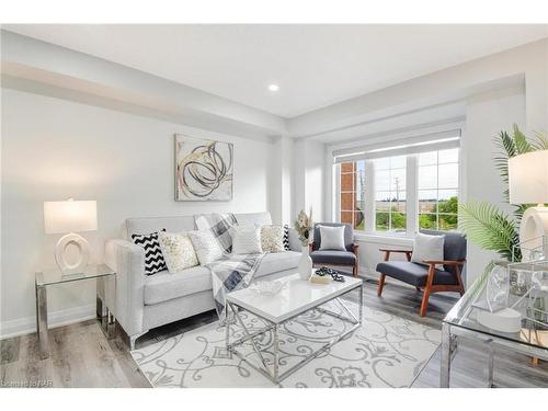 125 Dunlop Court, Brampton, ON - Indoor Photo Showing Living Room