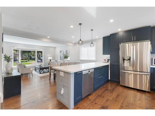 14 Laguna Crescent, St. Catharines, ON - Indoor Photo Showing Kitchen With Upgraded Kitchen