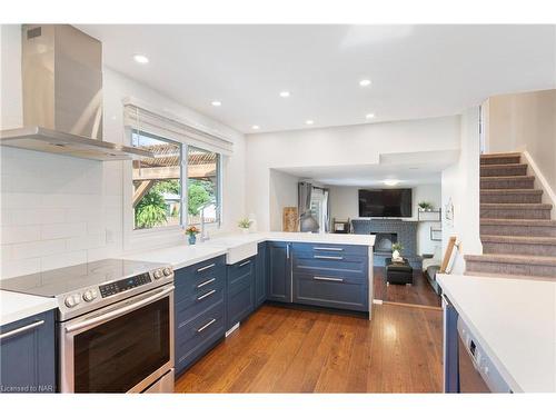 14 Laguna Crescent, St. Catharines, ON - Indoor Photo Showing Kitchen With Upgraded Kitchen