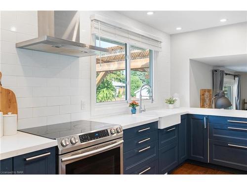 14 Laguna Crescent, St. Catharines, ON - Indoor Photo Showing Kitchen With Upgraded Kitchen