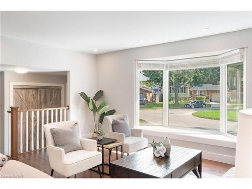 14 Laguna Crescent, St. Catharines, ON - Indoor Photo Showing Living Room