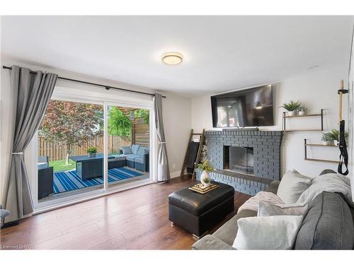 14 Laguna Crescent, St. Catharines, ON - Indoor Photo Showing Living Room With Fireplace