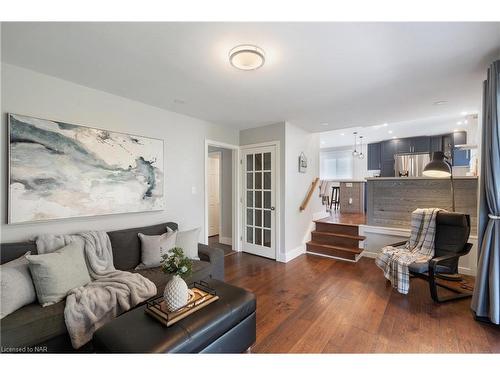 14 Laguna Crescent, St. Catharines, ON - Indoor Photo Showing Living Room