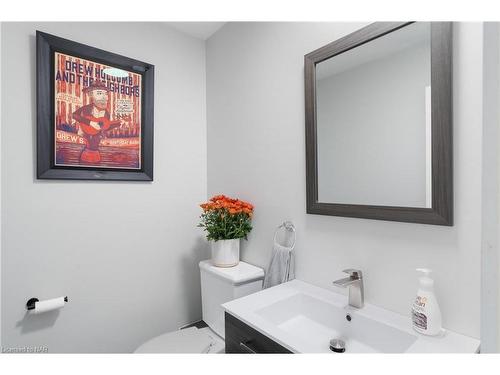 14 Laguna Crescent, St. Catharines, ON - Indoor Photo Showing Bathroom